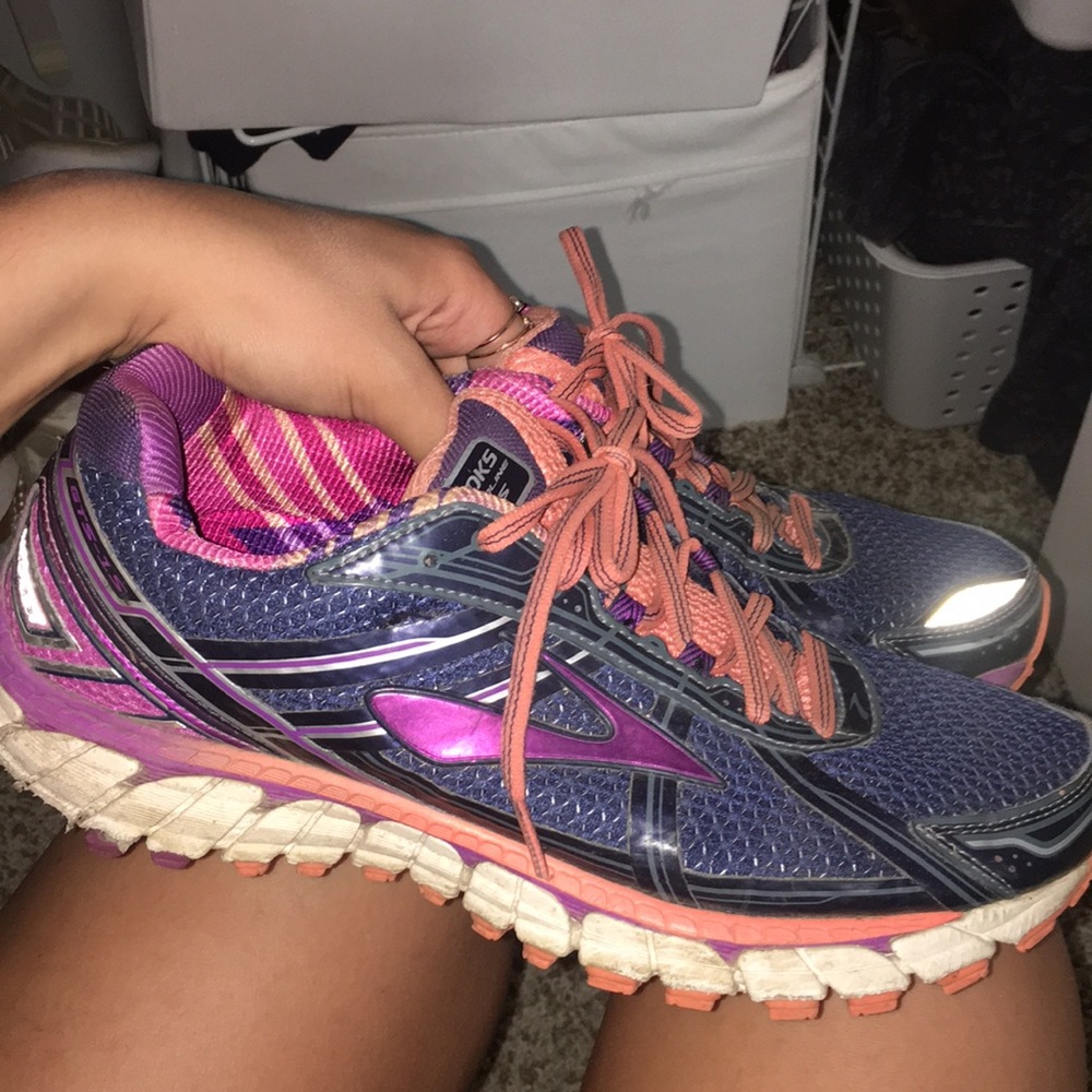 Brooks running shoes great condition